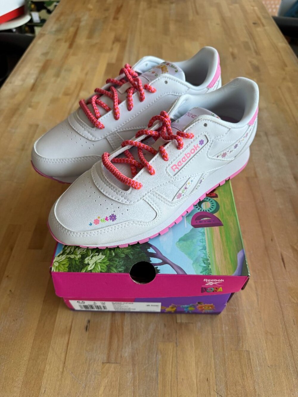 Dora The Explorer x Reebok Classic Sz 6.5